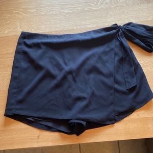 Women’s black skort, size large
